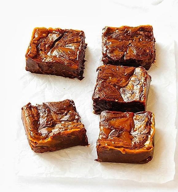Caramel fudge brownies with sea salt chocolate