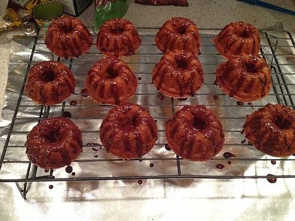 Cocoa streusel mini cakes