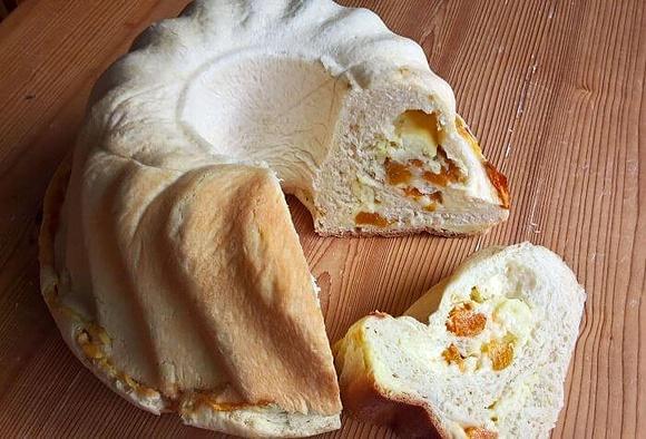 Apricot vanilla pudding filled bundt cake