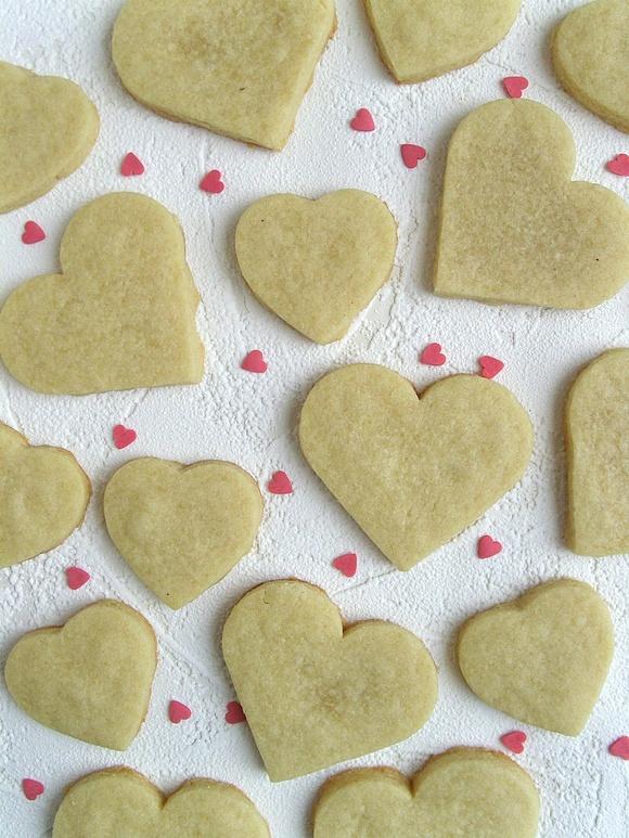 Almond sablés - french shortbread cookies with almond extract