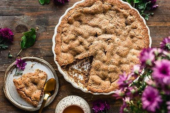 Vegan apple pie with buckwheat crust