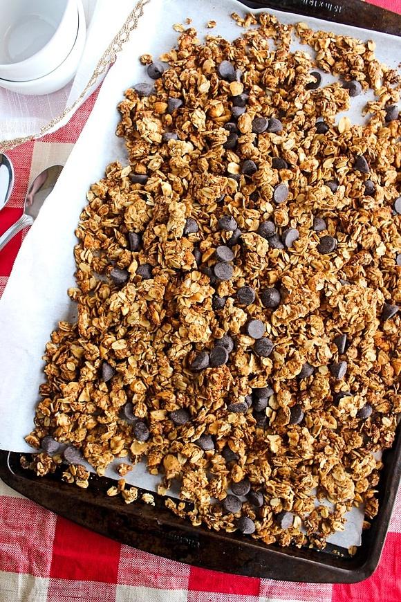 Chocolate chip peanut butter granola