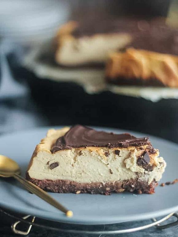 Nutty apple pie with walnut crust