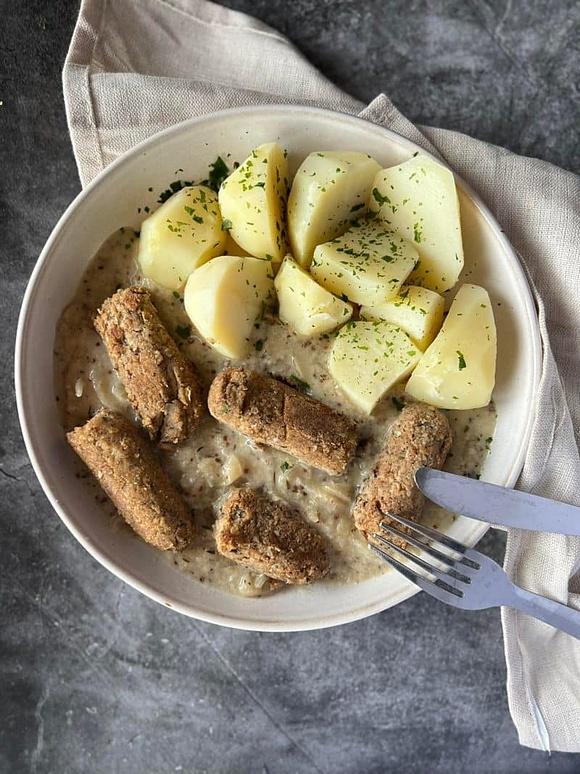 Vegan white sausages in mustard and horseradish sauce