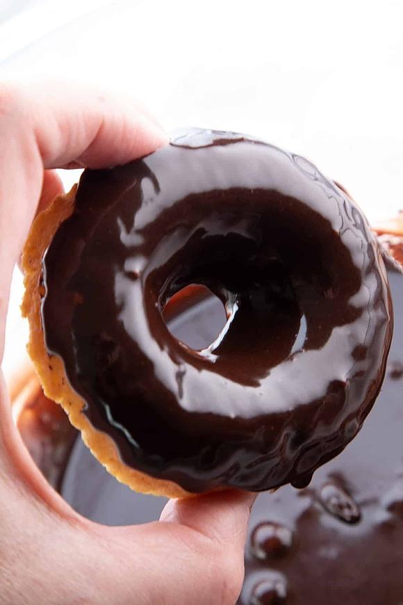 Chocolate glaze for donuts