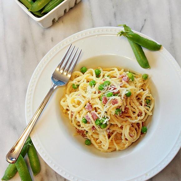 Spaghetti carbonara with turkey bacon and fresh peas