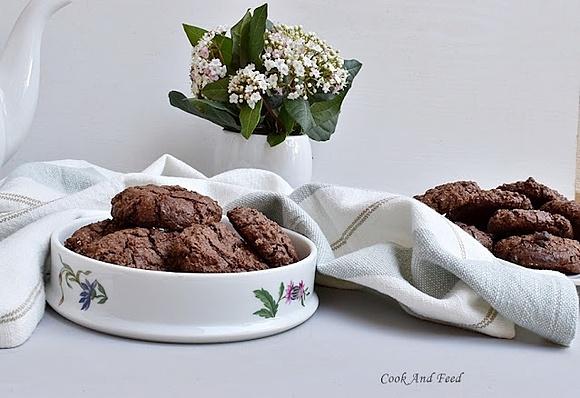 Oatmeal chocolate cookies with sweetened condensed milk