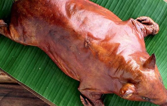 How to prepare lechon de leche roasted suckling pig Filipino cuisine
