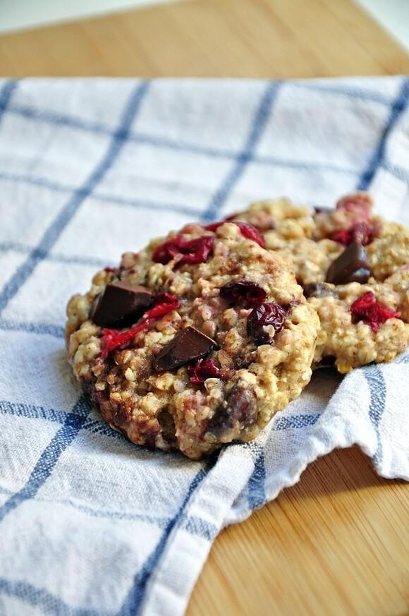 Cranberry and dark chocolate oatmeal cookies