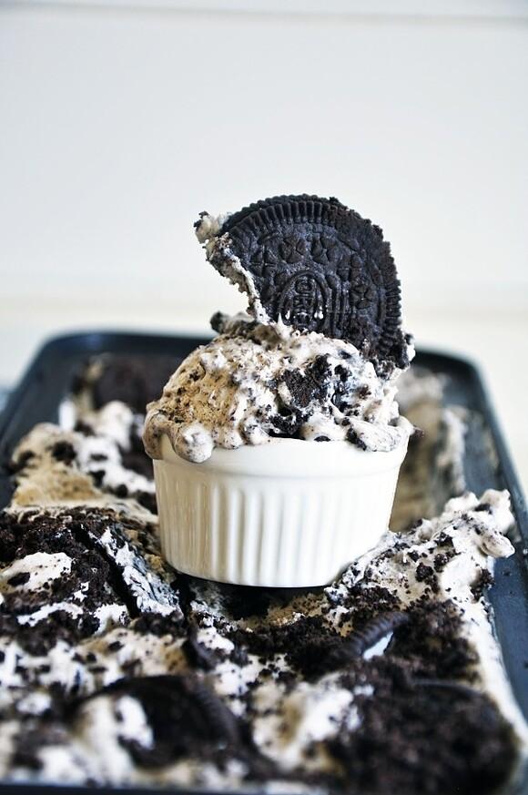 3-ingredient no-churn cookies and cream ice cream