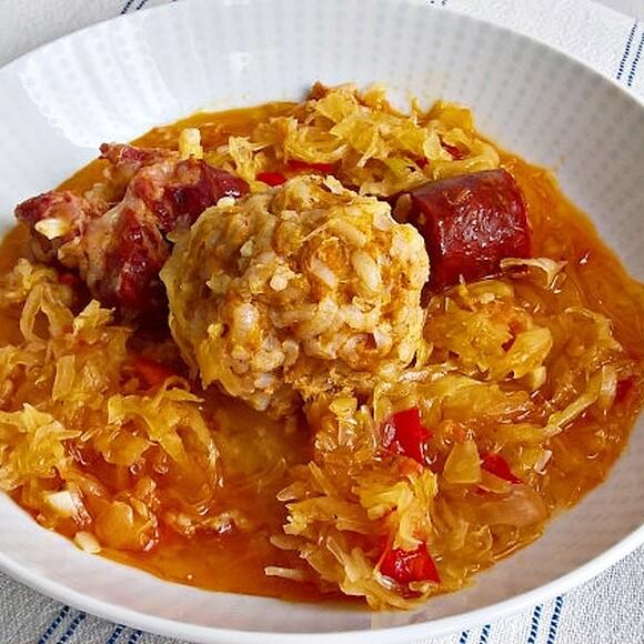 Meatballs with sauerkraut