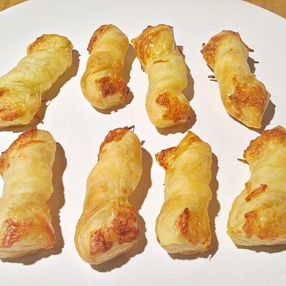 Bow tie cheese straws