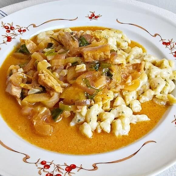 Pork stew with onions and bryndza dumplings