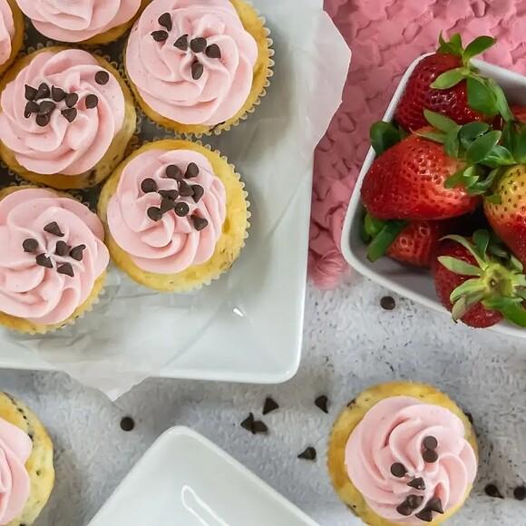 Neapolitan cupcakes with cake mix