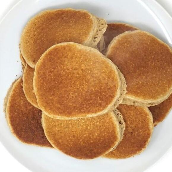 Hearty rolled oats and greek yogurt pancakes