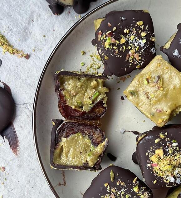 Naturally sweetened pistachio chocolate cups