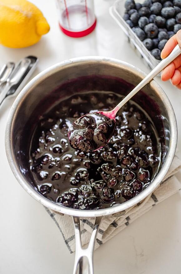 Blueberry compote with fresh blueberries