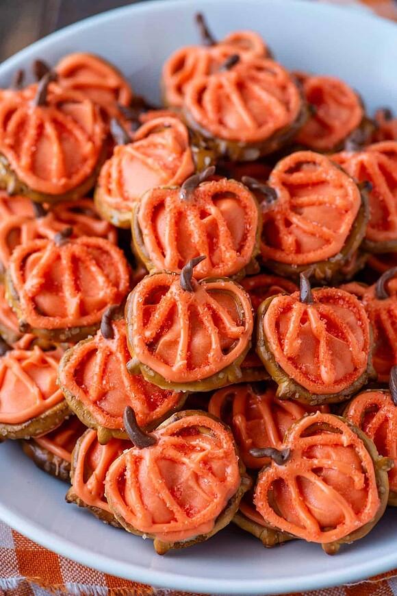 Mini Pretzel Pumpkins