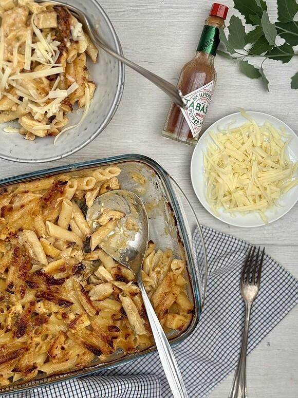 Buffalo chicken mac and cheese