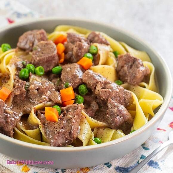 Slow cooker beef tips and gravy