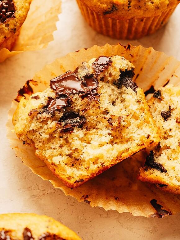 Banana chocolate chunk muffins - soft and moist, one-bowl