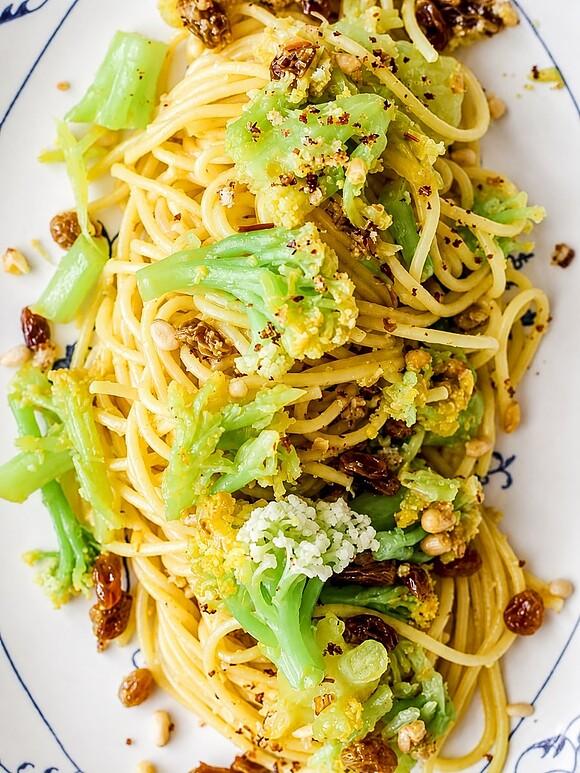 Sicilian pasta with cauliflower (pasta chi vruocculi)