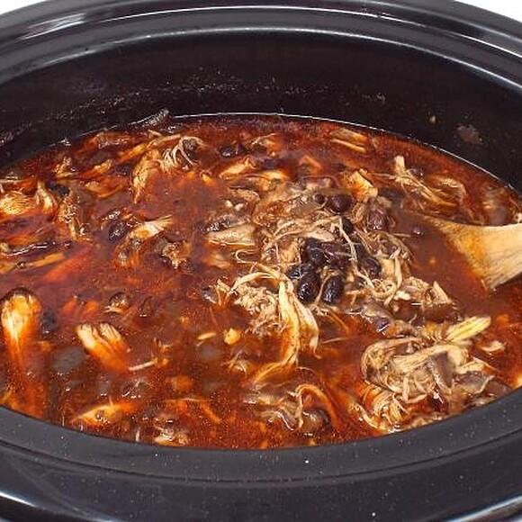 Easy slow cooker chicken and black bean soup
