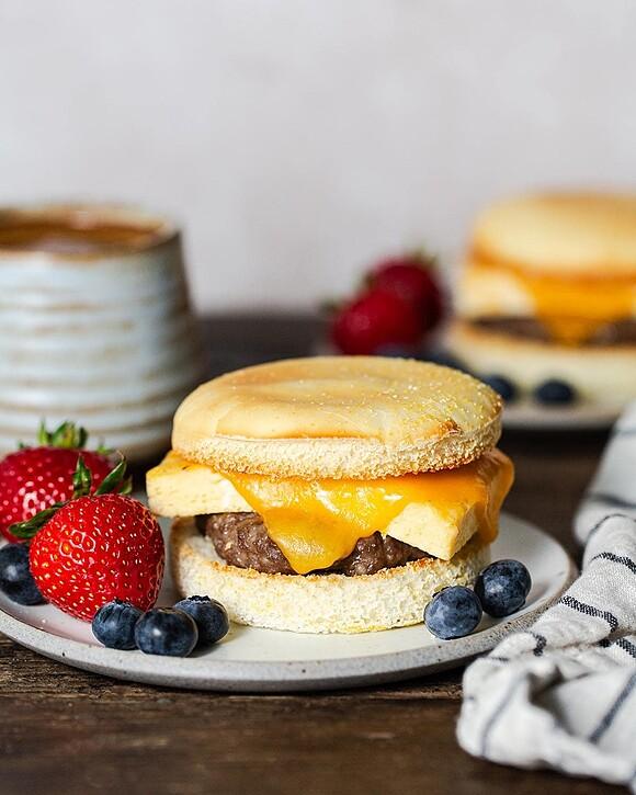 Gluten-free breakfast sandwiches (freezer-friendly)
