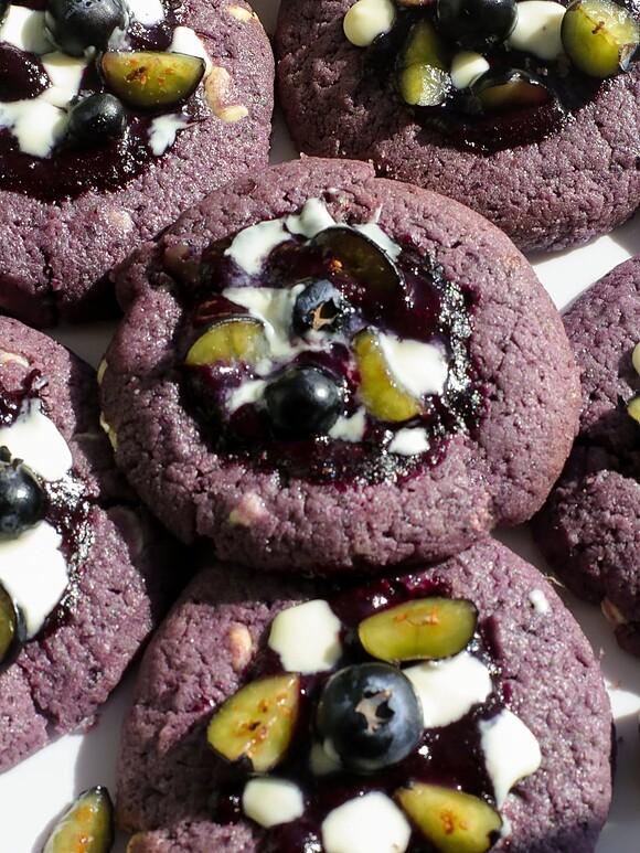 Blueberry cookies with jam and white chocolate