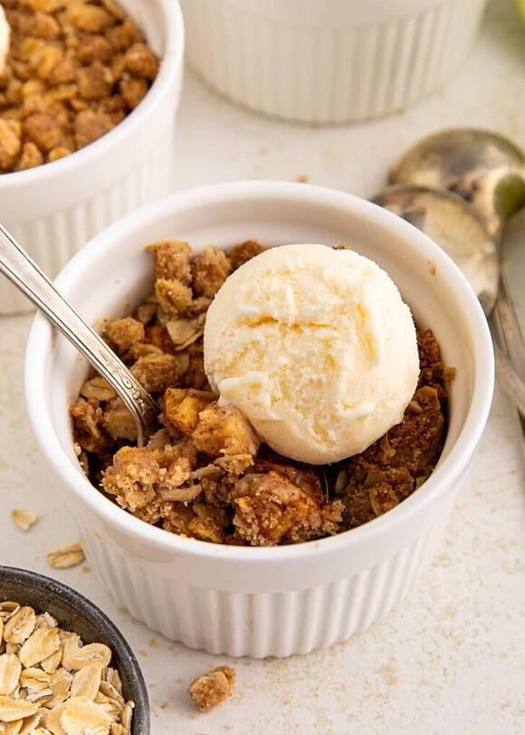 Air fryer apple crisp