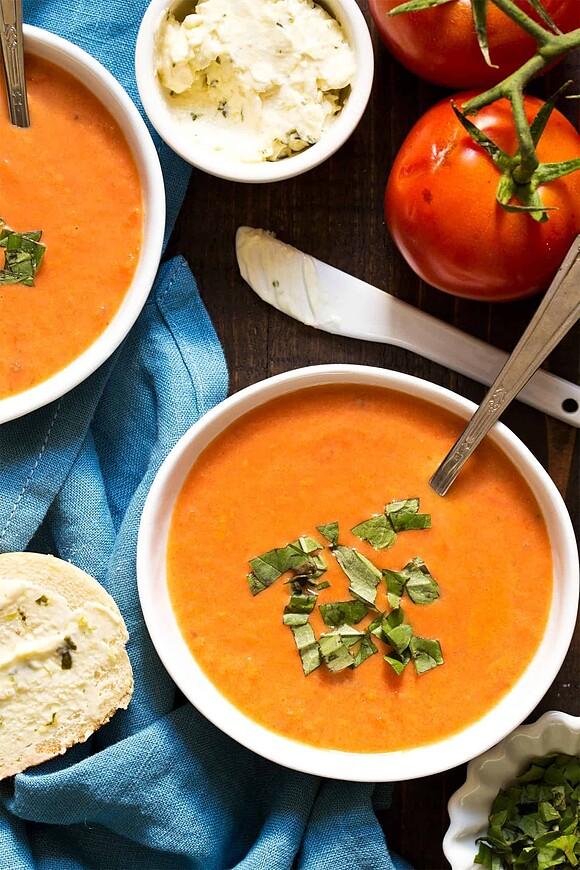 Creamy tomato soup with fresh tomatoes