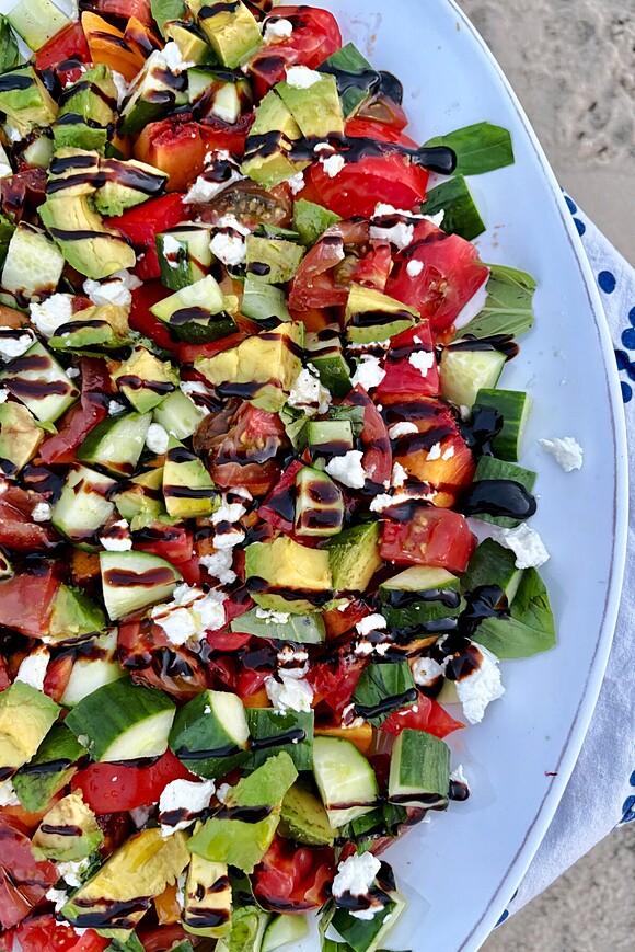 Summer salad with peaches, tomatoes and goat cheese
