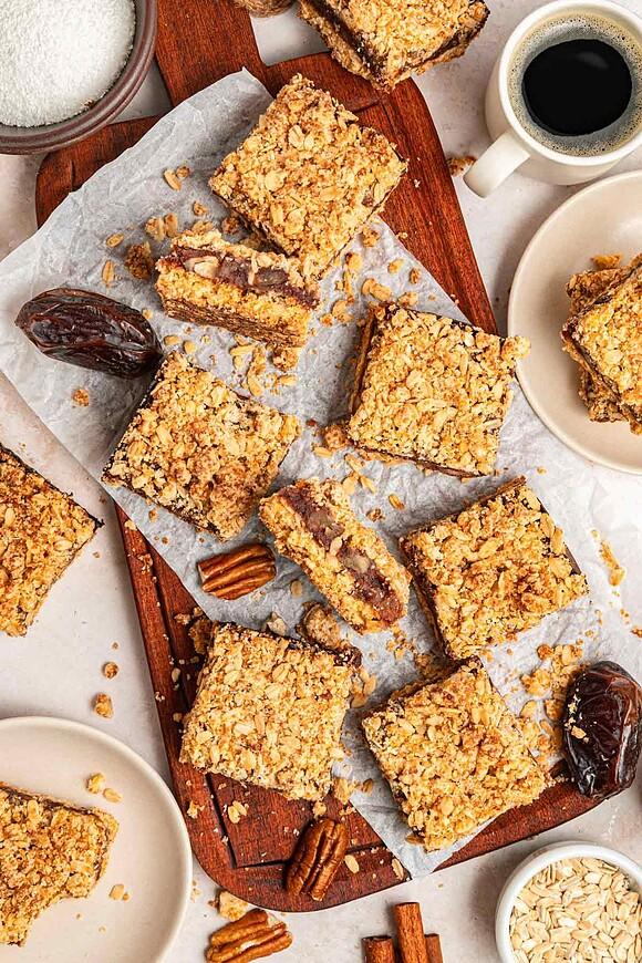 Date bars with oats, coconut and pecans