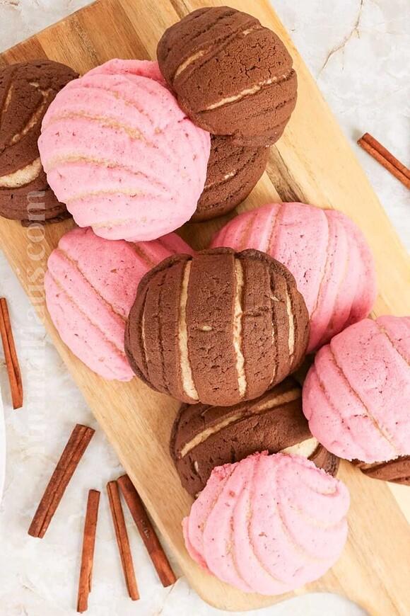 Conchas pan dulce (mexican shell bread)