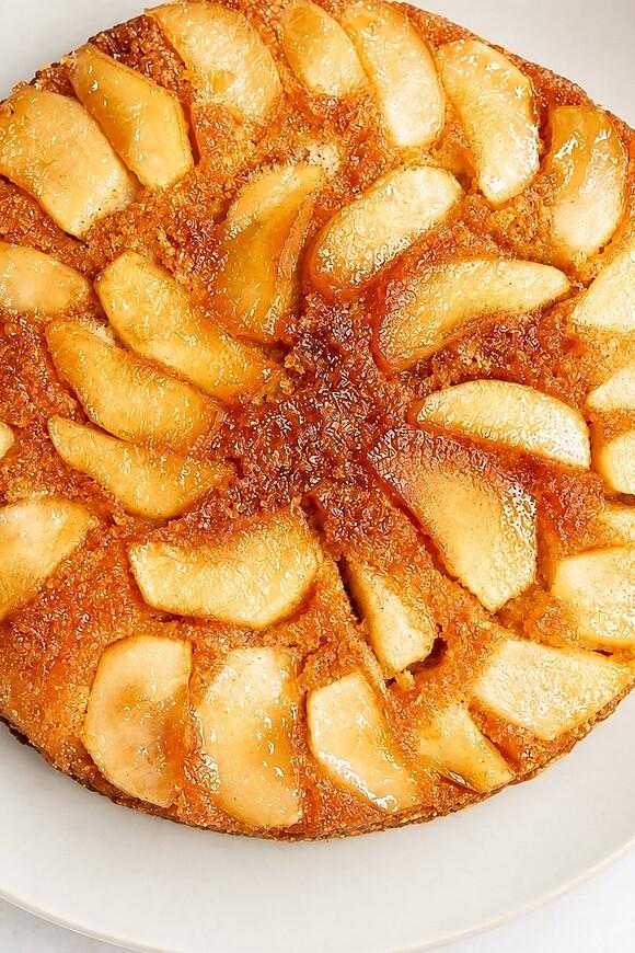 Upside-down apple cake with caramel