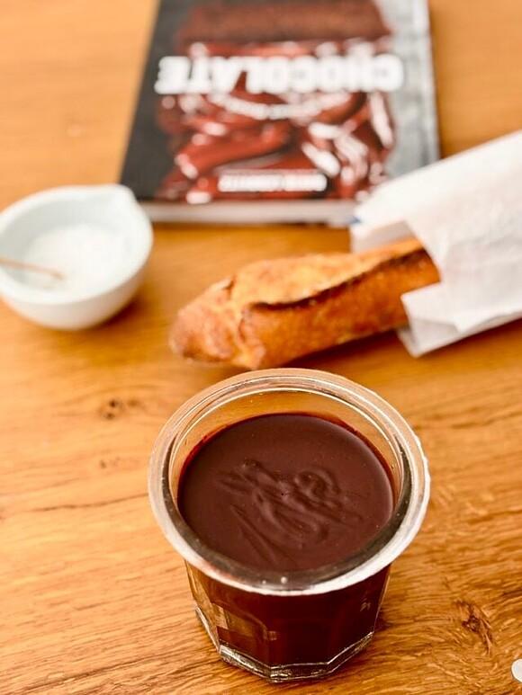 Chocolate olive oil spread