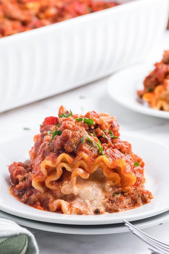 Italian sausage lasagna roll-ups