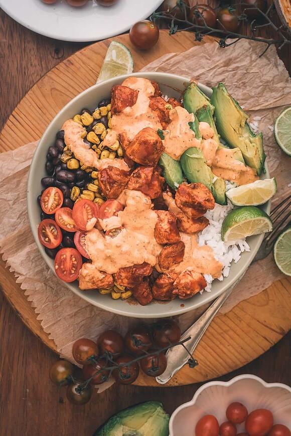 Chipotle chicken bowls