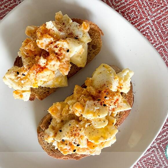 Quick breakfast egg salad toast