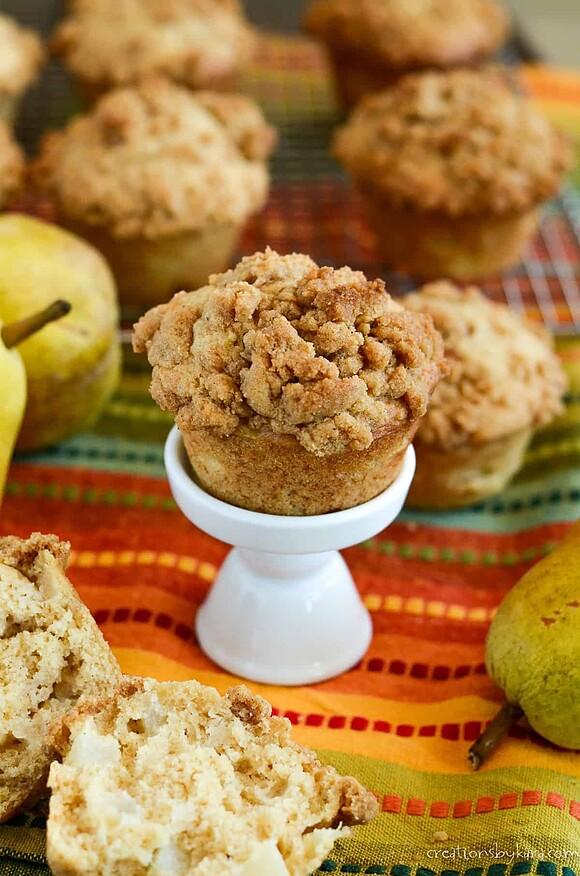 Pear muffins with crumble topping
