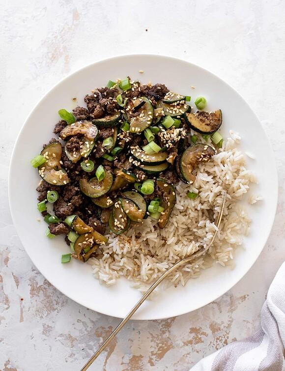 Sesame beef zucchini stir fry