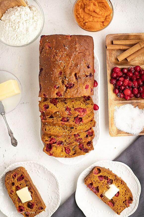 Pumpkin cranberry bread