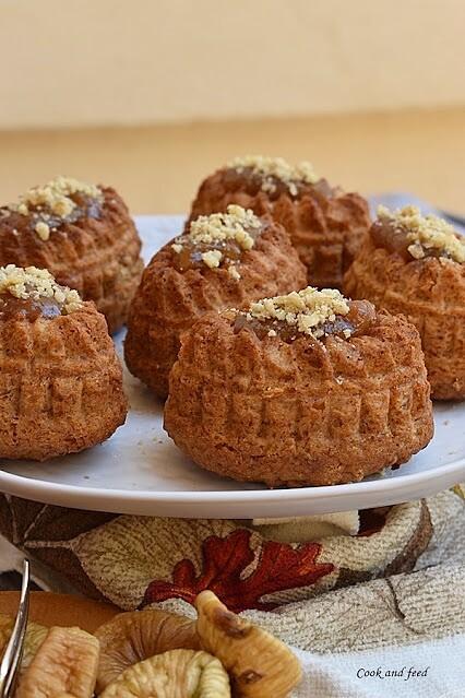 Dried fig cakes