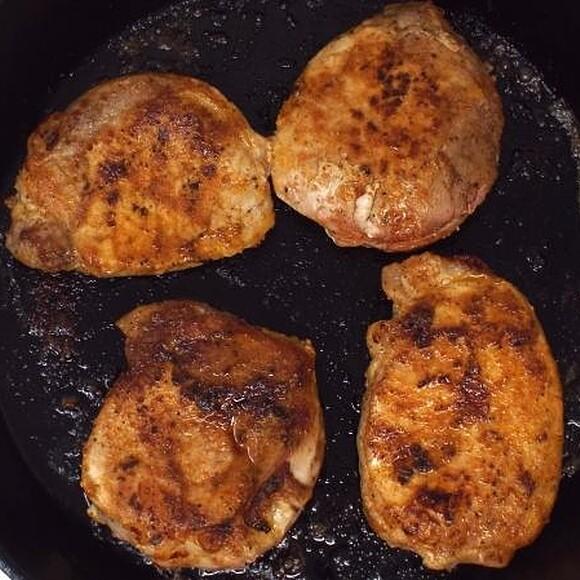 Cast-iron boneless pork chops