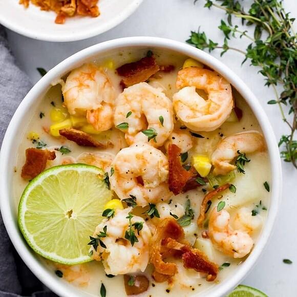 Creamy corn and shrimp chowder (with bacon!)