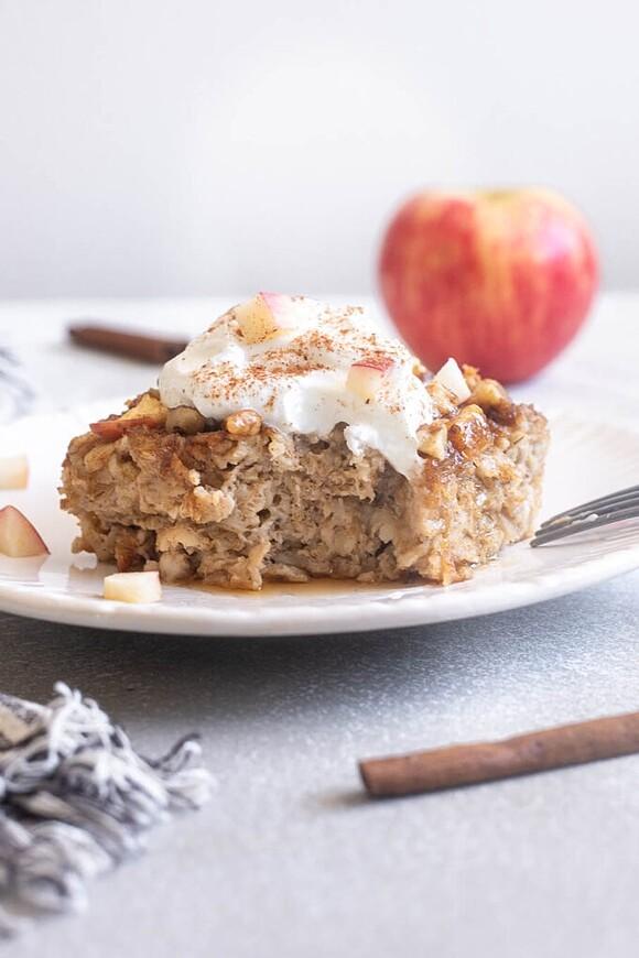 Apple cinnamon baked oatmeal