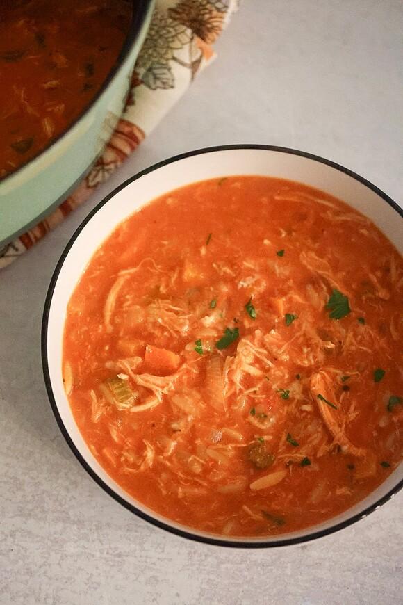 Spicy tomato chicken orzo soup