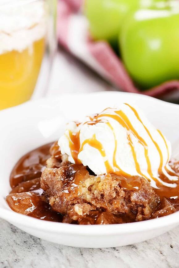 Slow cooker apple dump cake