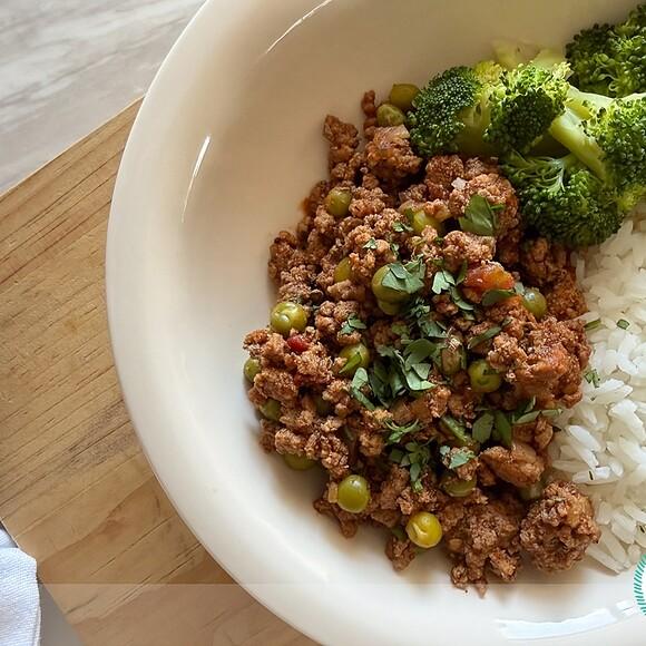Ground beef curry with peas