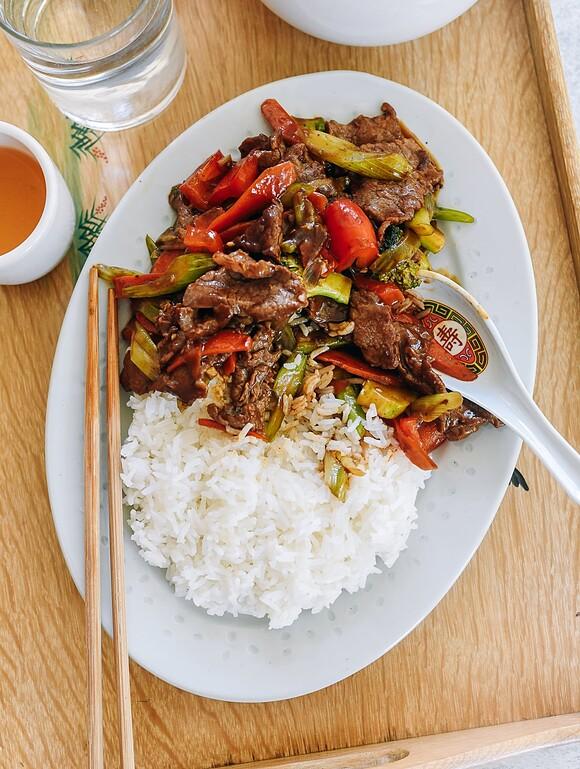 Beef with garlic sauce